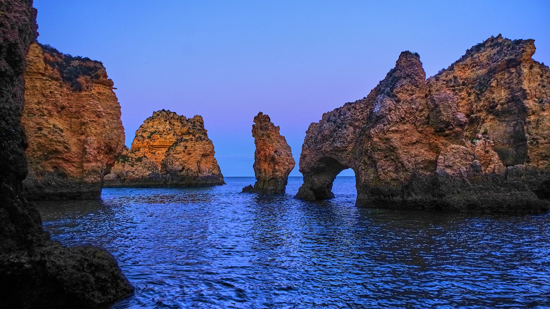 Ponta da Piedade, Lagos, Portugal bei Abenddämmerung