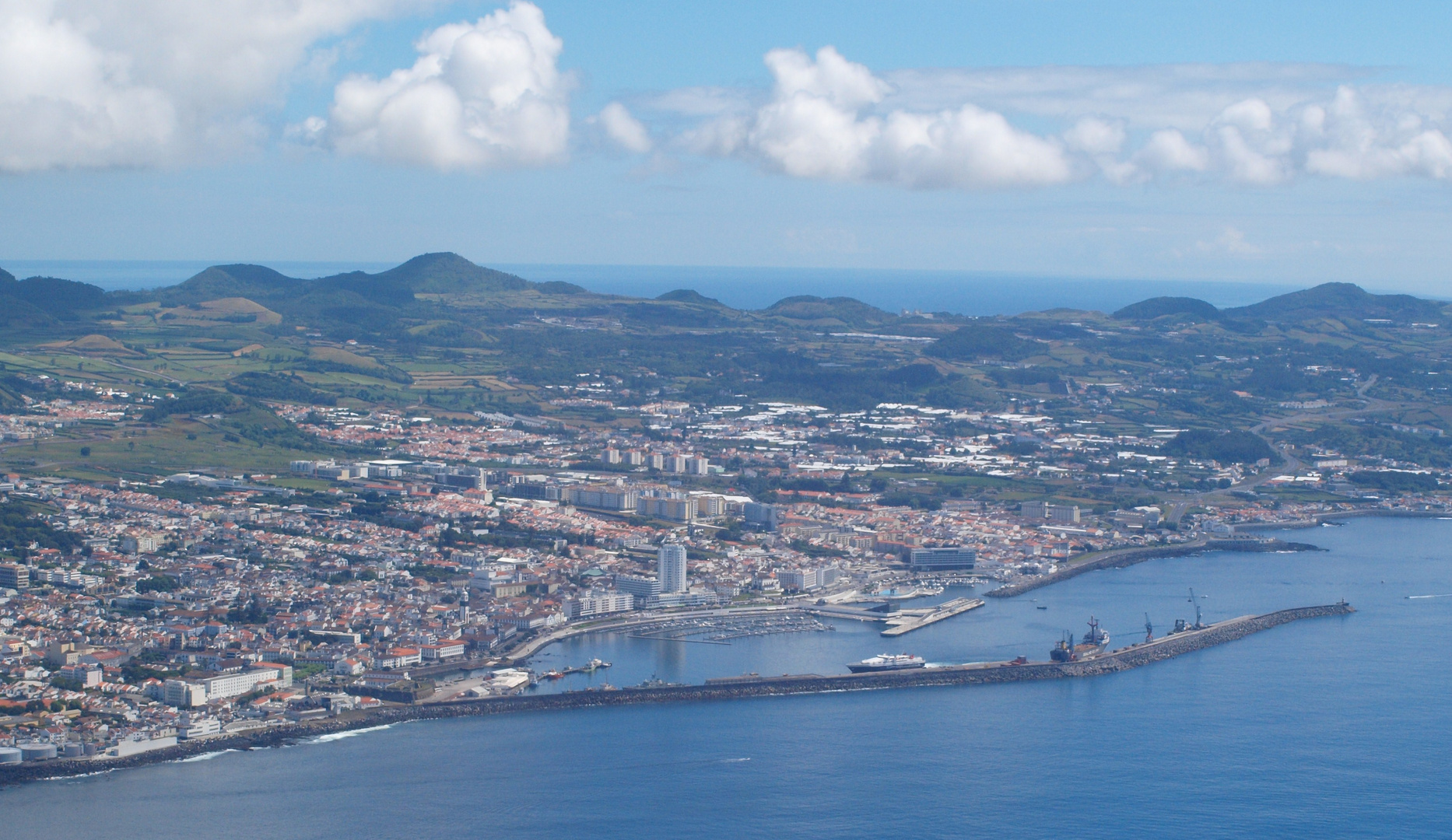 Ponta Delgada der neue Hafen