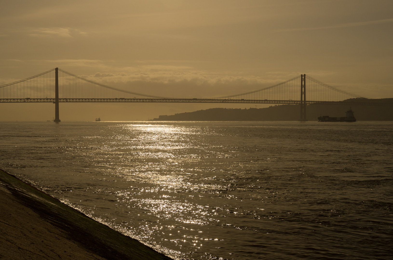 Ponte 25 de Abril