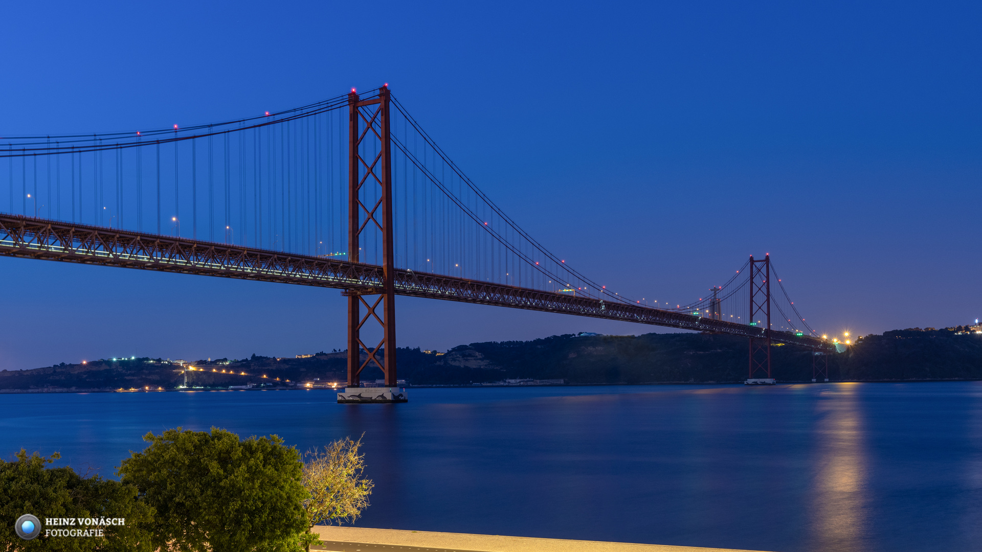 Ponte 25 De Abril Golden Gate Von Lissabon Foto Bild