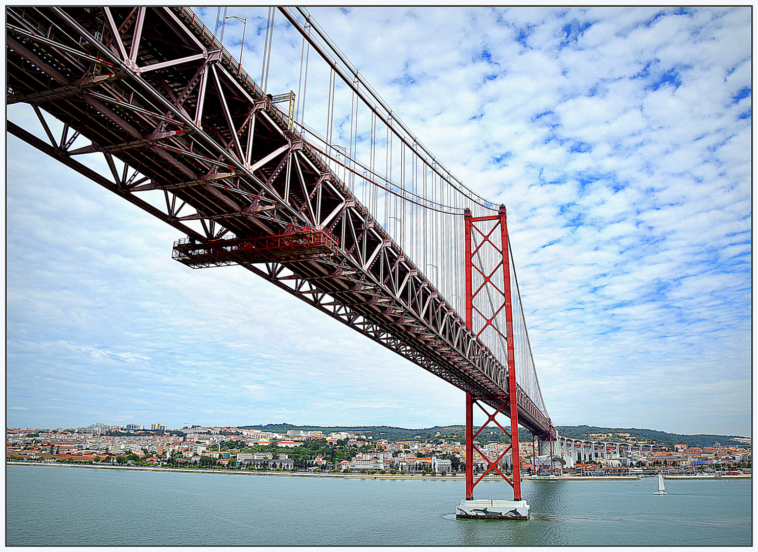 ... Ponte 25 de Abril über den Tejo ...