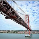 ... Ponte 25 de Abril über den Tejo ...