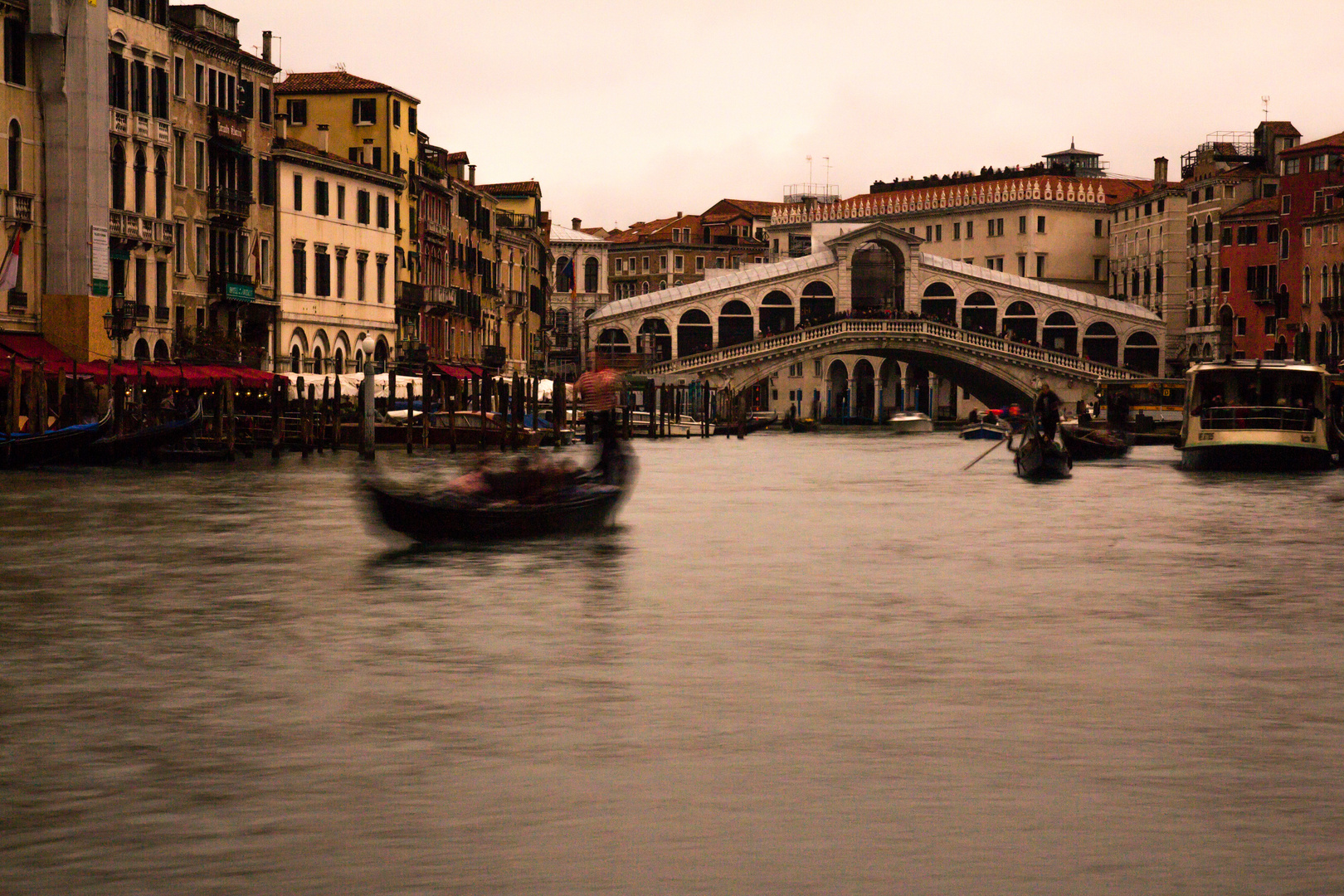 Ponte de Rialto am Abend