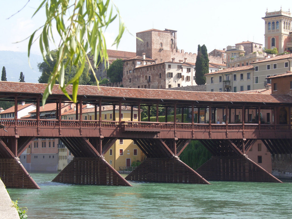 Ponte degli Alpine -- dettaglio della sua base in legno