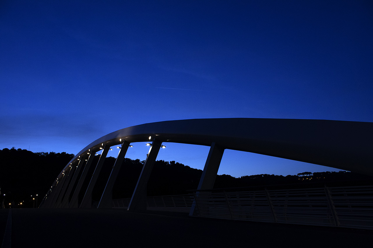 Ponte delle Musica con cielo blu