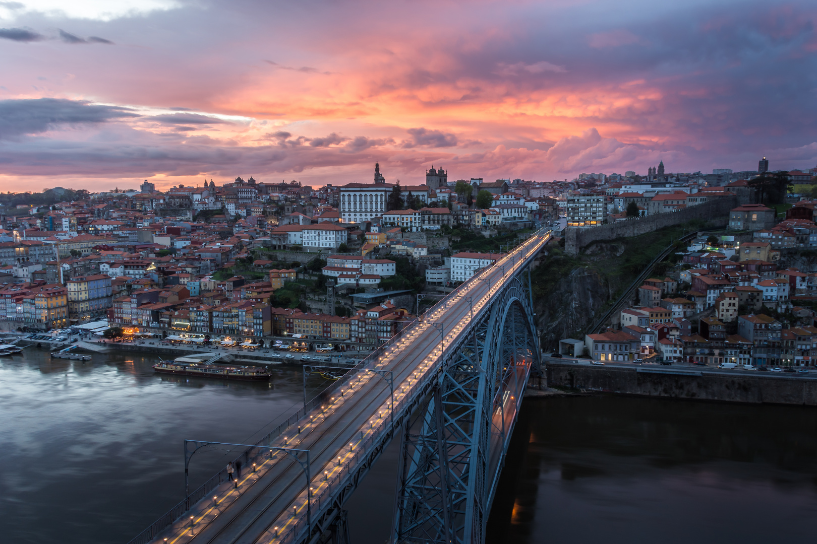 Ponte Dom Luís I and Cais de Gaia at sunset