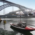 Ponte Dom Luis I und Rabelo-Boot im Morgendunst