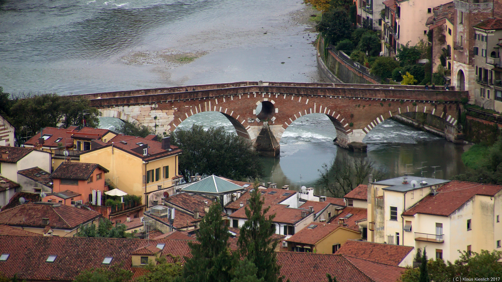 Ponte Pietra vom Colle San Leonardo aus gesehn