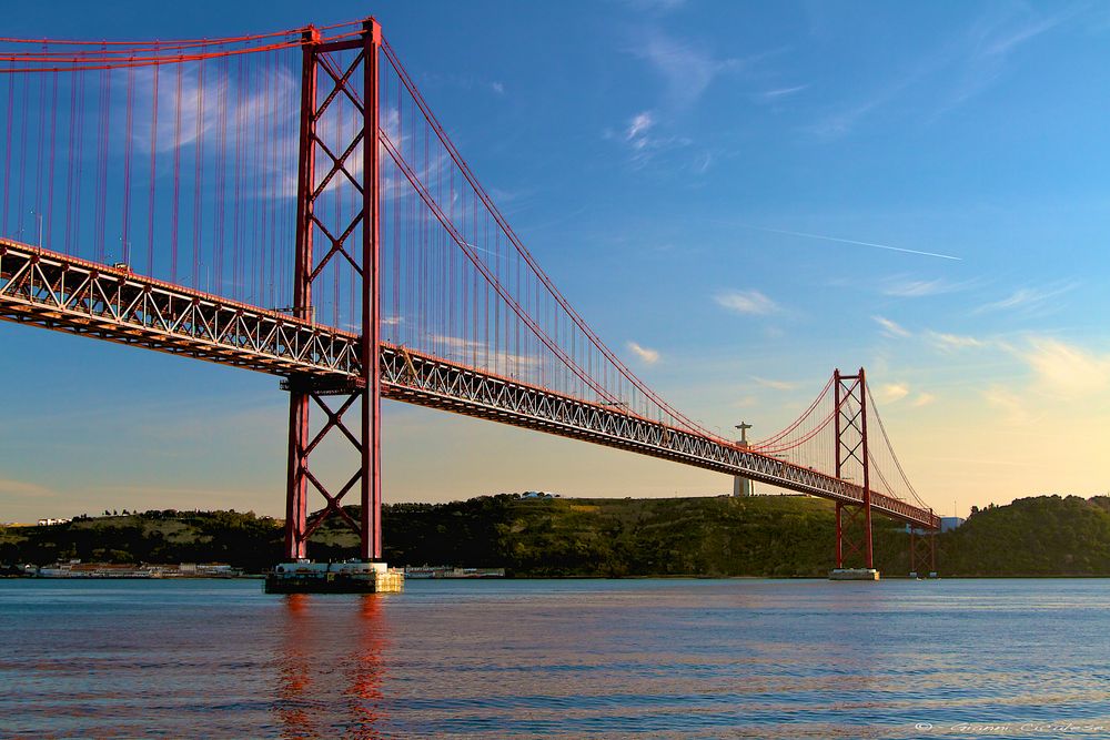 Ponte Salazar a Lisbona, Portogallo Foto % Immagini ...