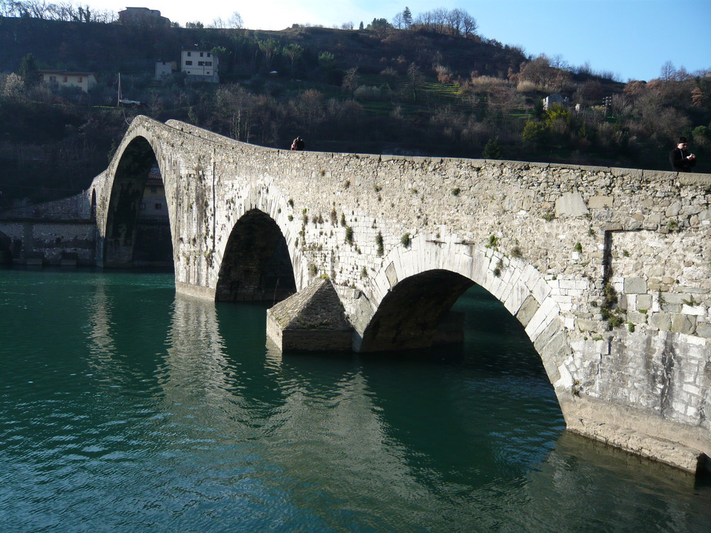 Ponte sul fiume