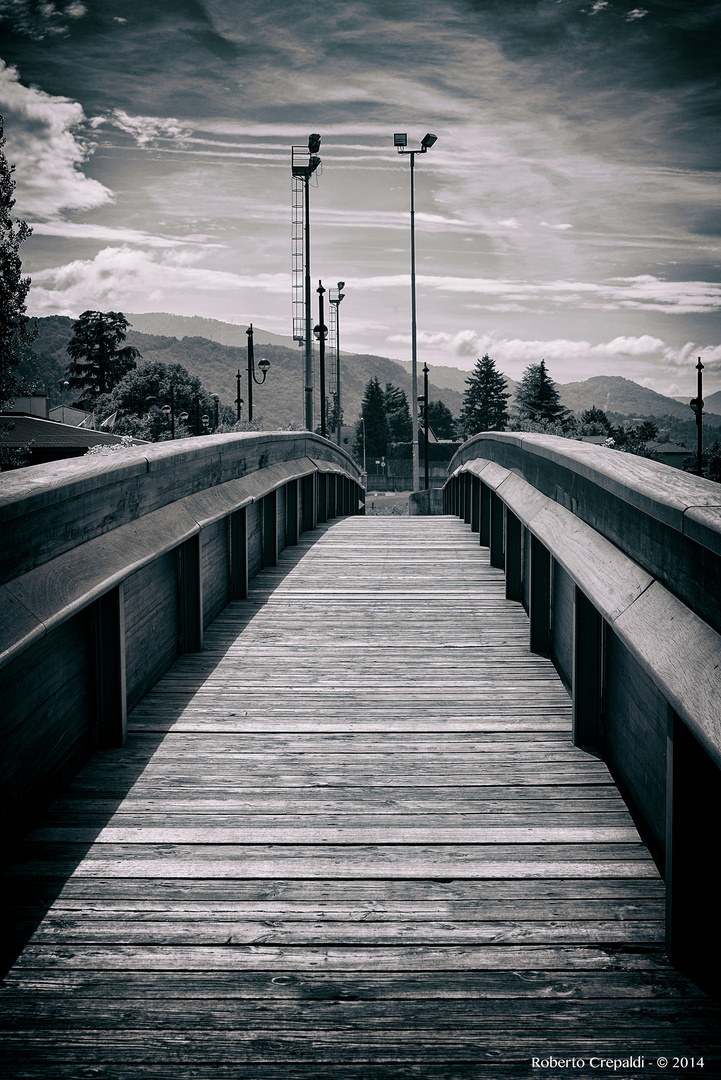 Ponte sul fiume Giona