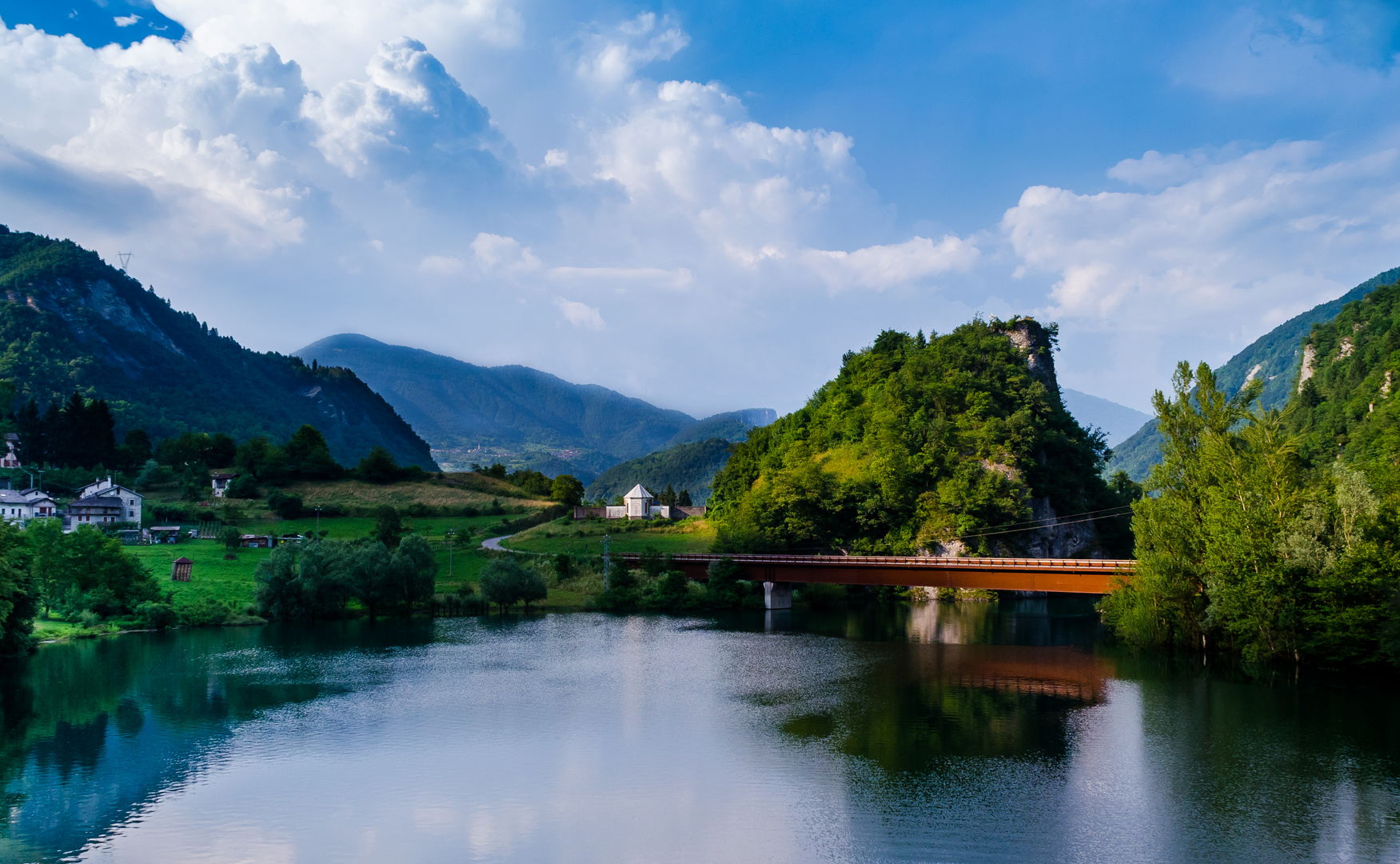 Ponte sul lago