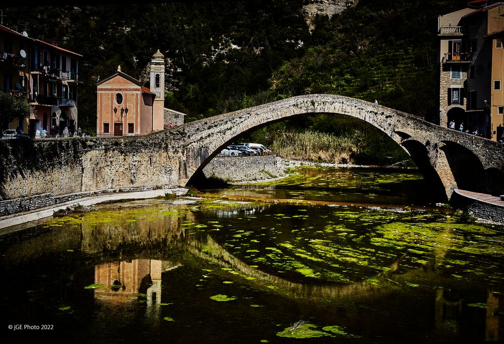 Ponte Vecchio de Dolceaqua (Spiegelbild)