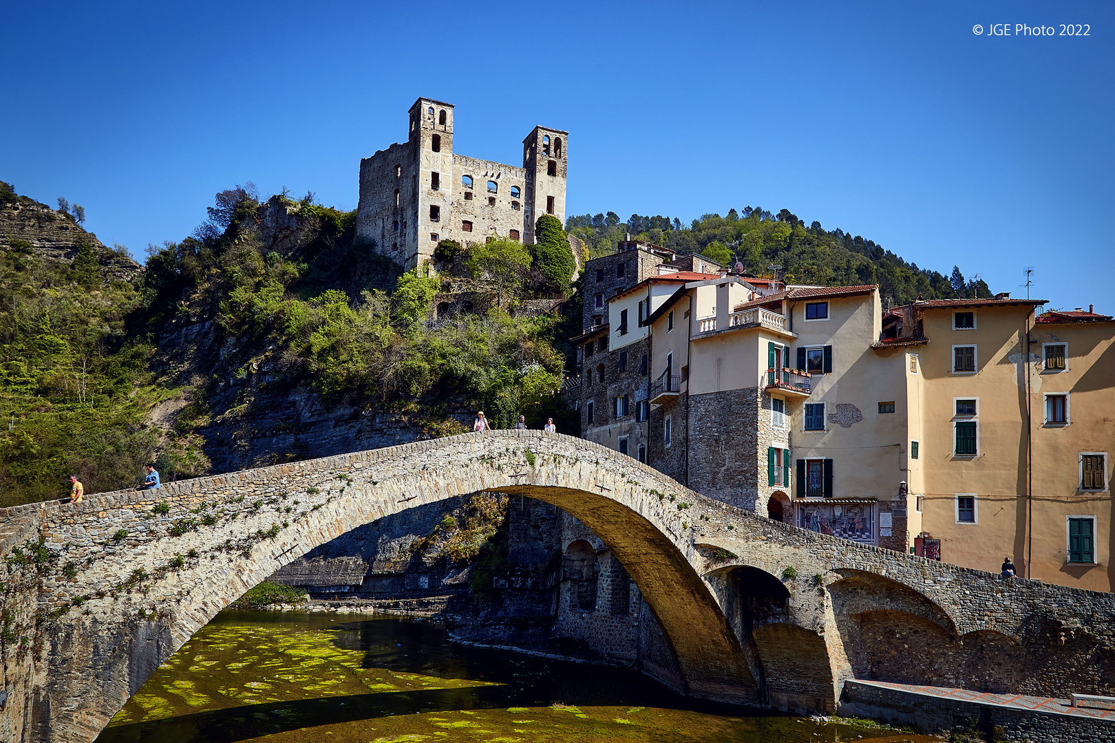 Ponte Vecchio de Dolceaqua und Castello dei Doria