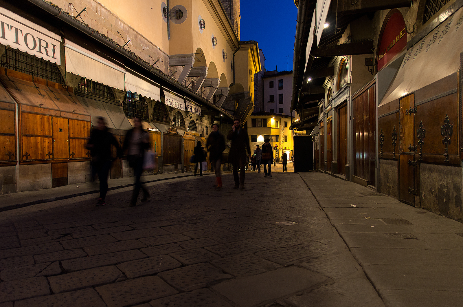 Ponte Vecchio nach Geschäftsschluss der Juweliere, Firenze April 2014