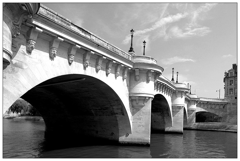 -- PontNeuf --