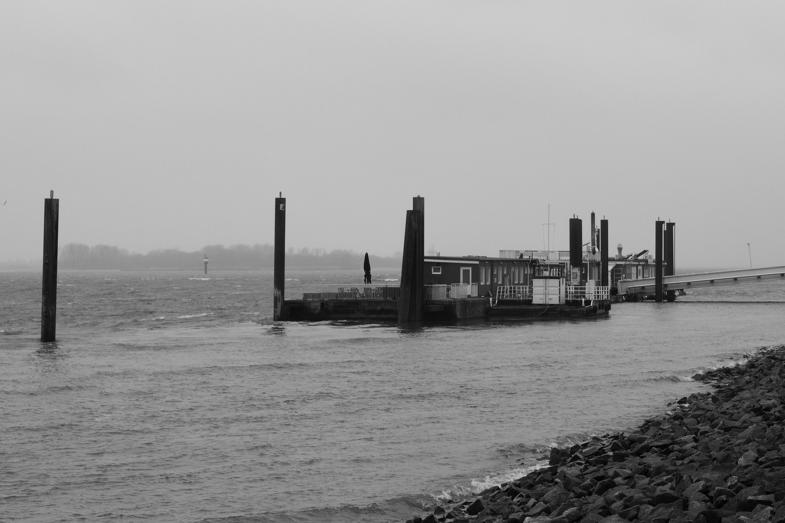 Ponton / Fähranleger Blankenese an der Elbe