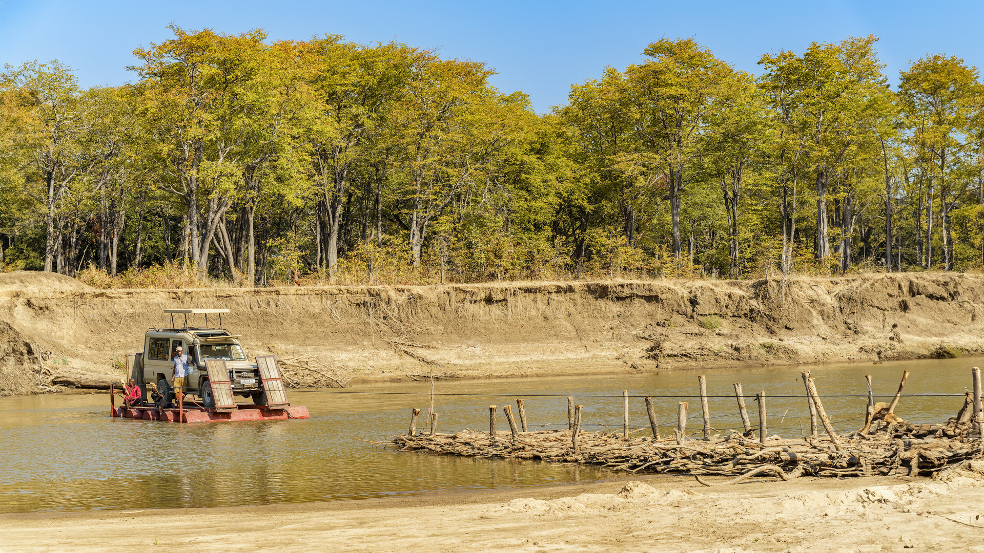 Ponton-Fähre über den Luangwa - Pontoon Ferry across the Luangwa - 08.2022