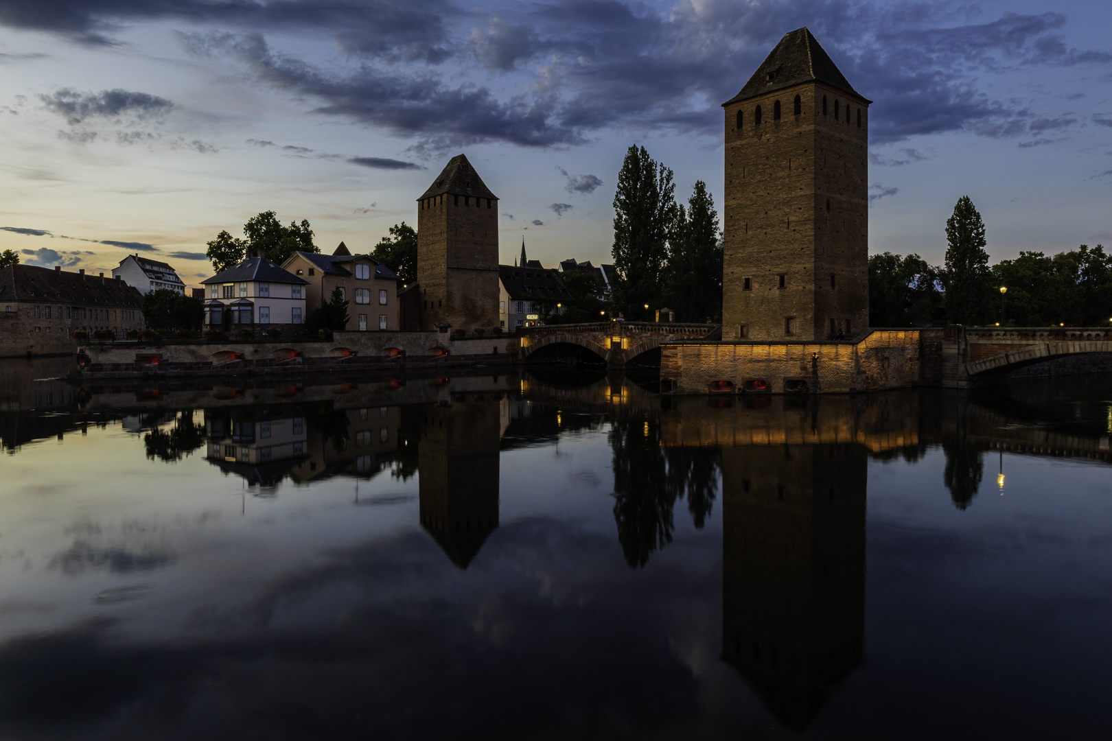 Ponts Couverts in der blauen Stunde