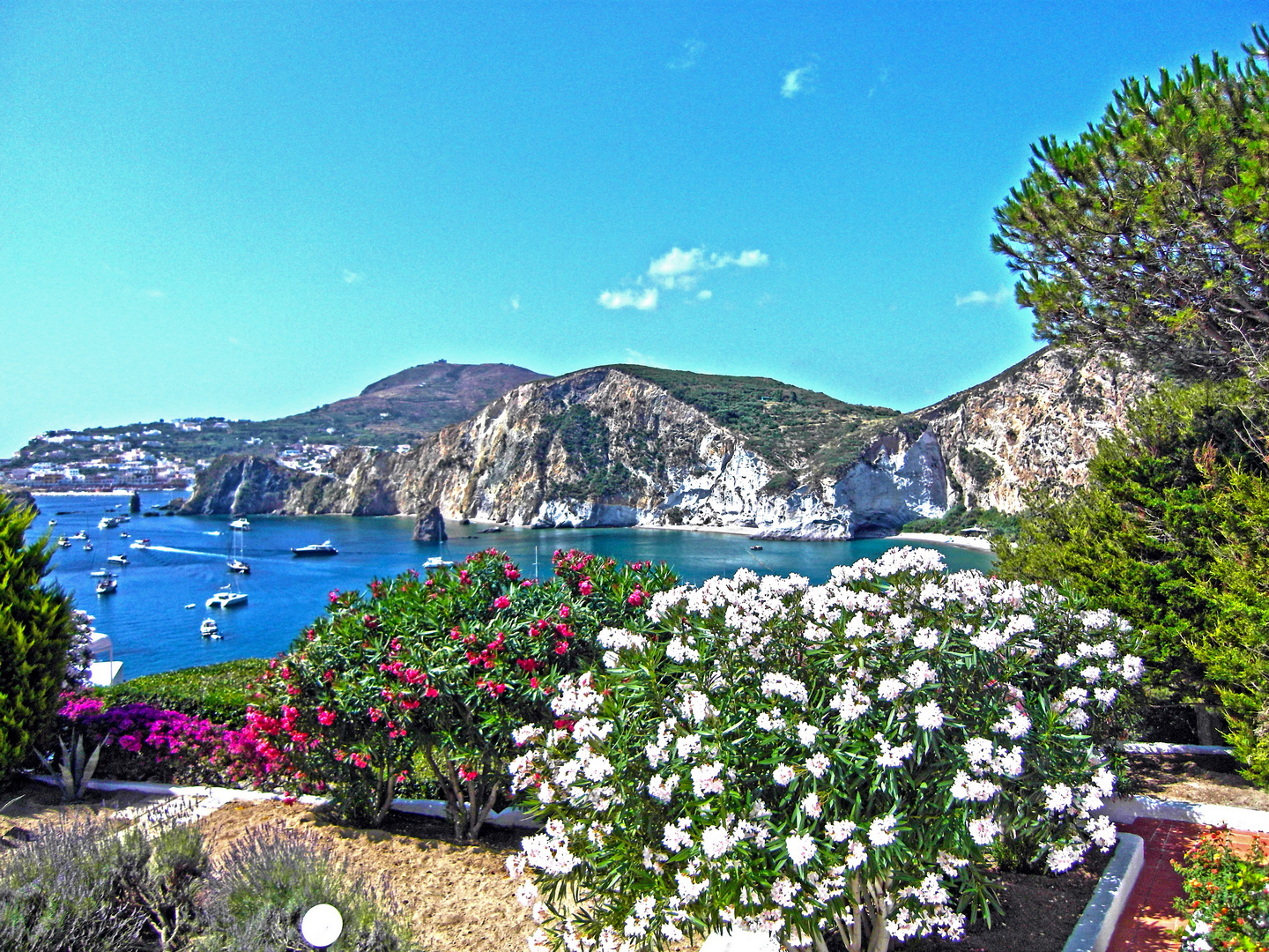 Ponza: Frontone ed il giardino dell'Eden