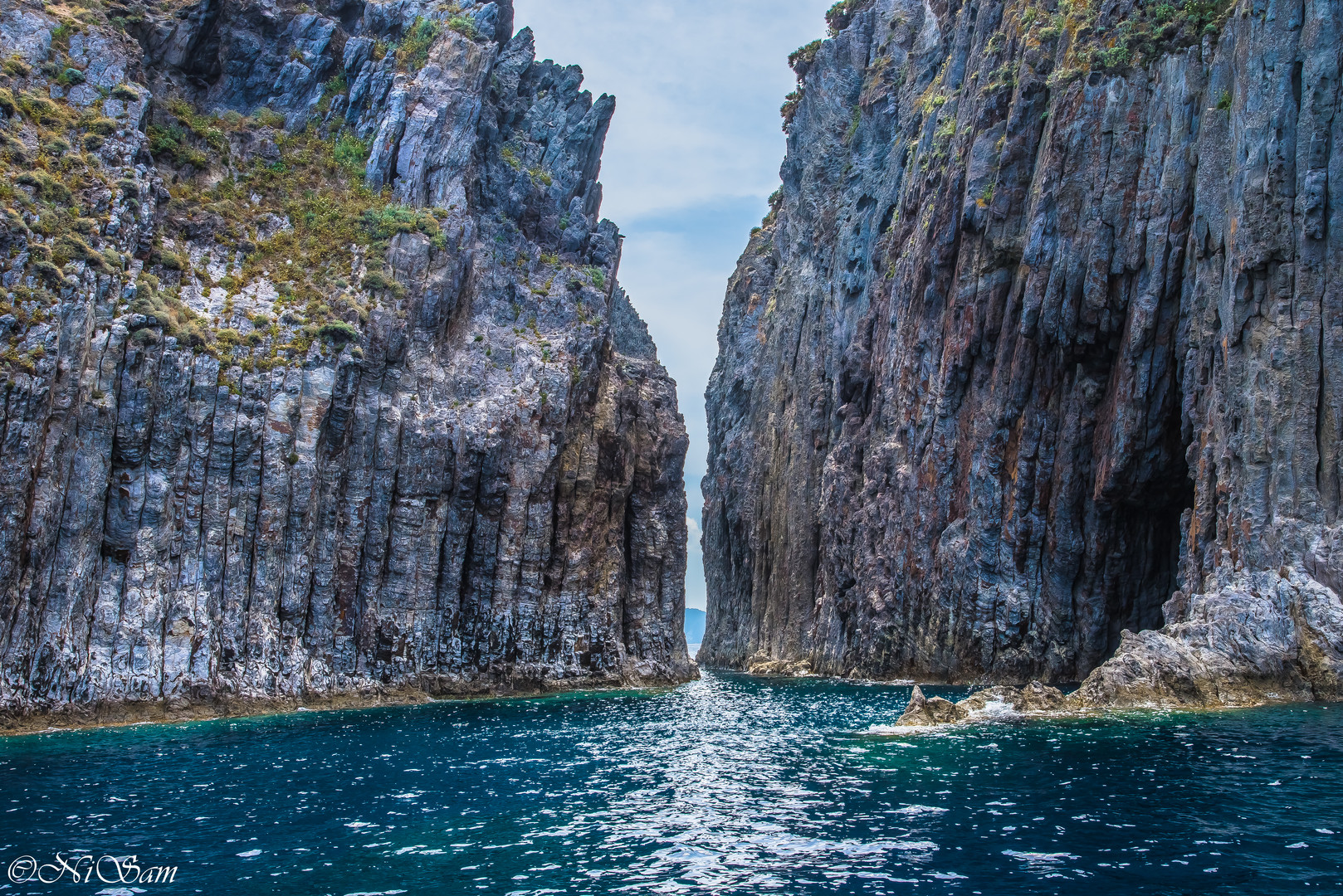 Ponza, il riflesso dello zaffiro