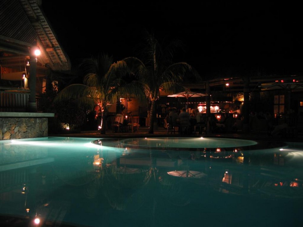 Pool bei Nacht