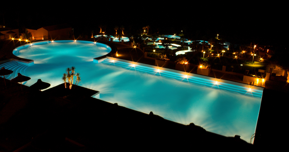 Pool bei Nacht