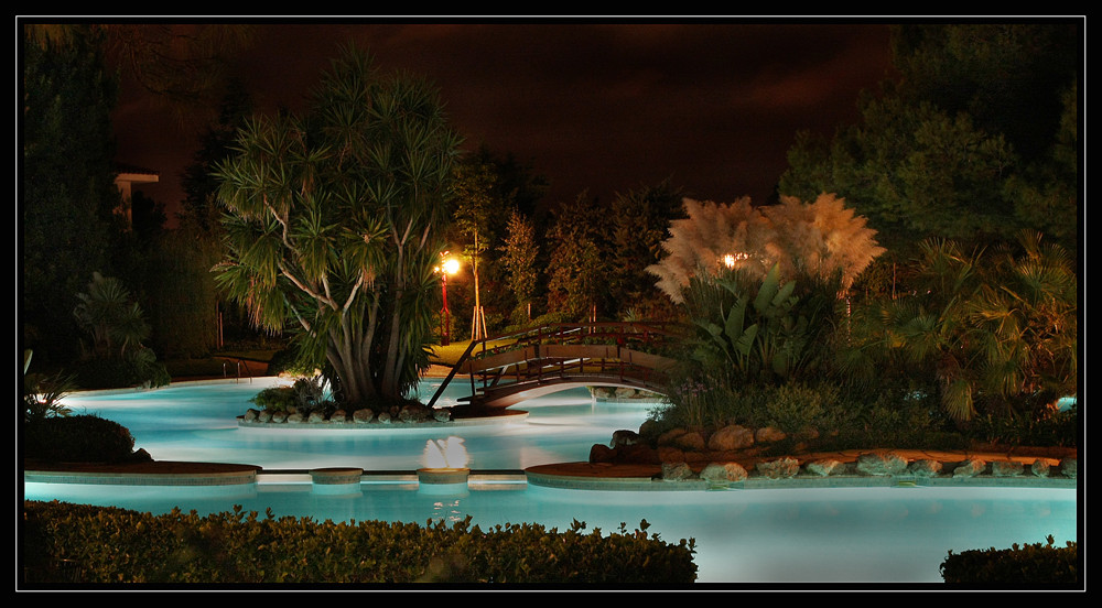 Pool bei Nacht