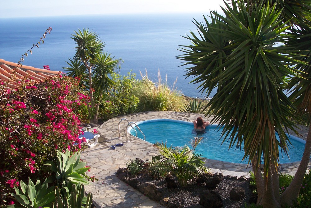 Pool mit Meerblick