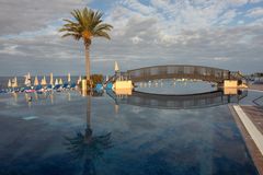 Pool-Spiegelung, Costa Adeje, Teneriffa