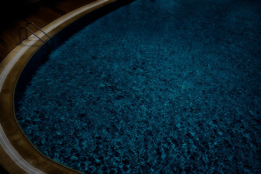 pool.de.light (to get out of line)