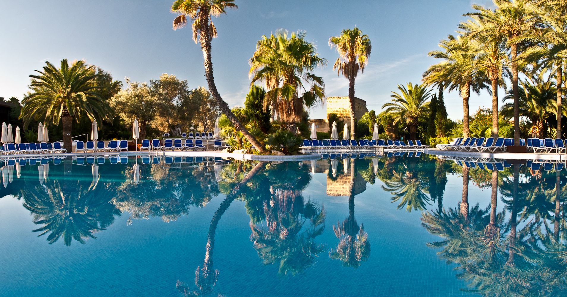 Poolside-Pano