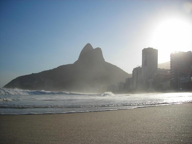 Por do Sol de Inverno na Pr. de Ipanema - Winter Sunset in Ipanema Beach /Series: Silhouettes of Rio
