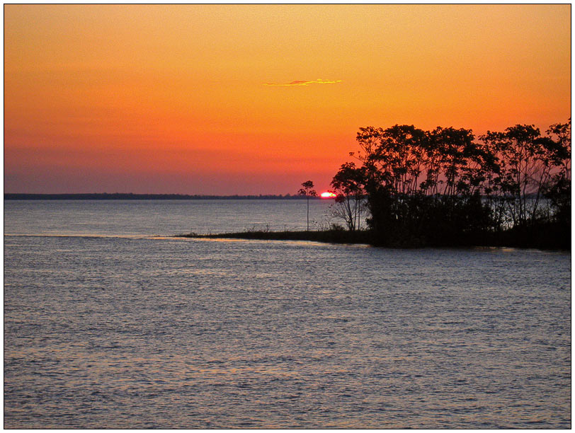 por do sol no rio negro