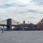 ...por el puente de Brooklyn 16...