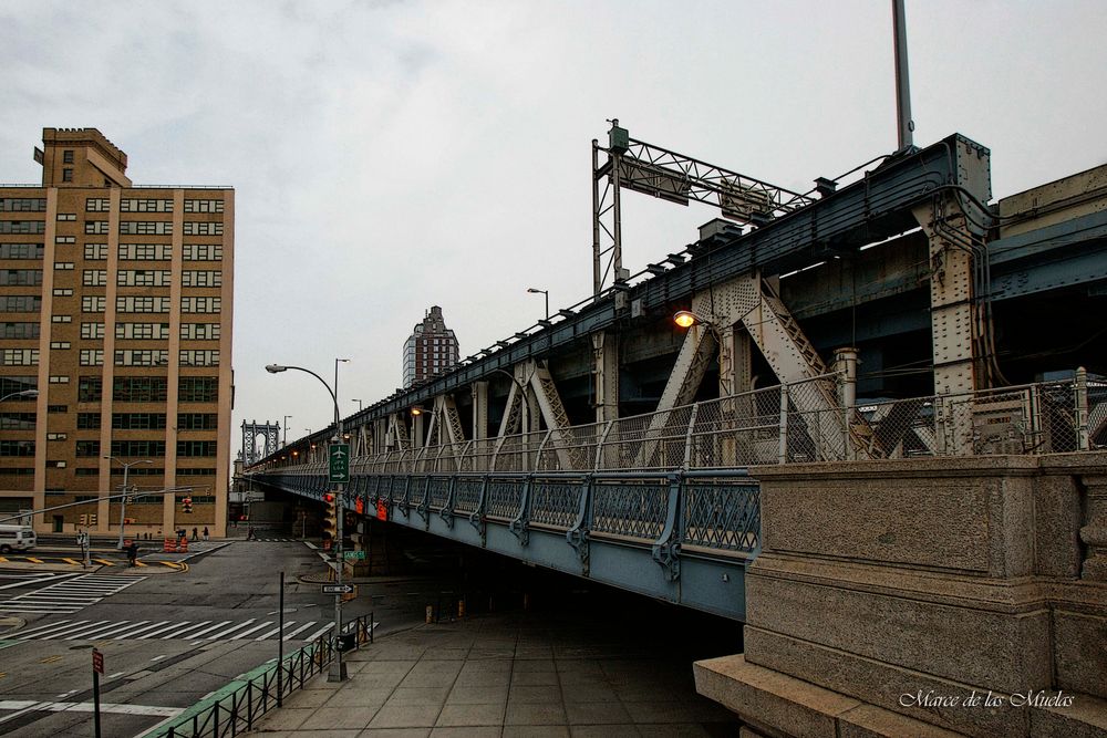 ...por el puente de Brooklyn...