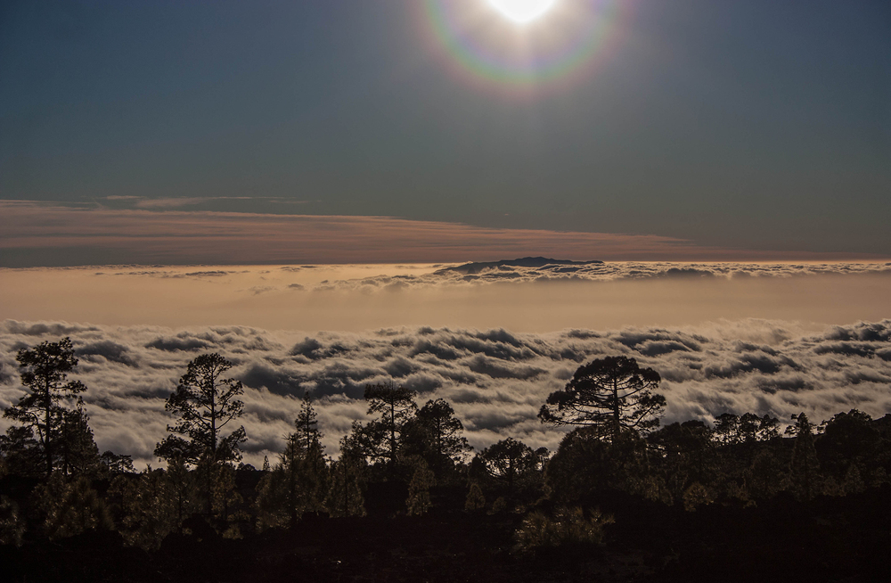 por encima de las nubes