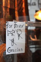 por favor: no perros, no helados, no bebidas, gracias