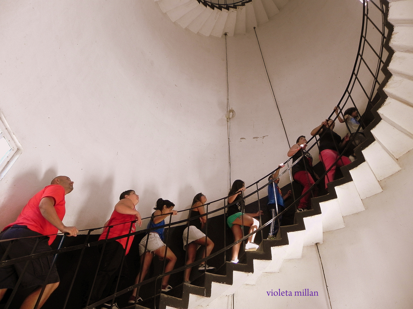 por la escalera del faro,en familia