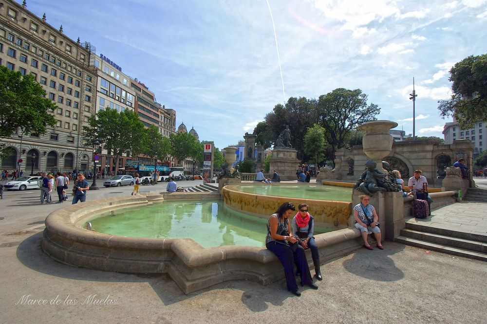 ...por la Plaza de Cataluña 3...