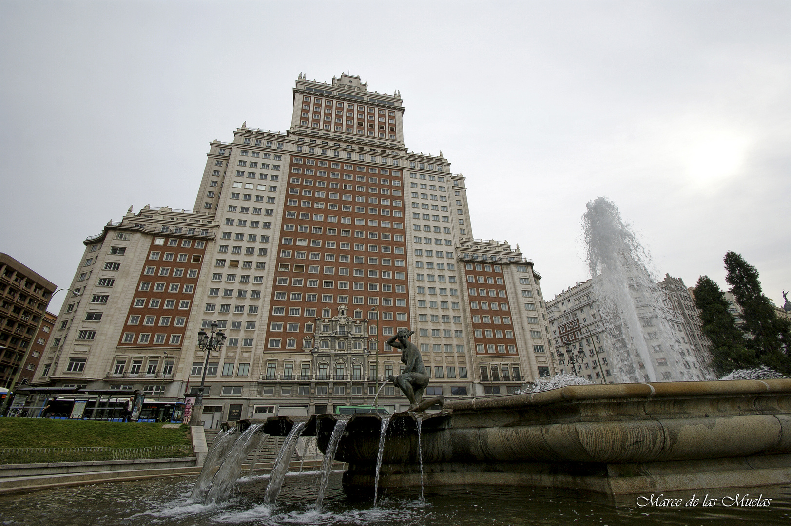 ...por la Plaza de España...