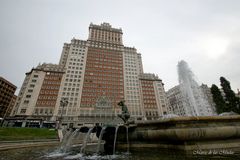 ...por la Plaza de España...