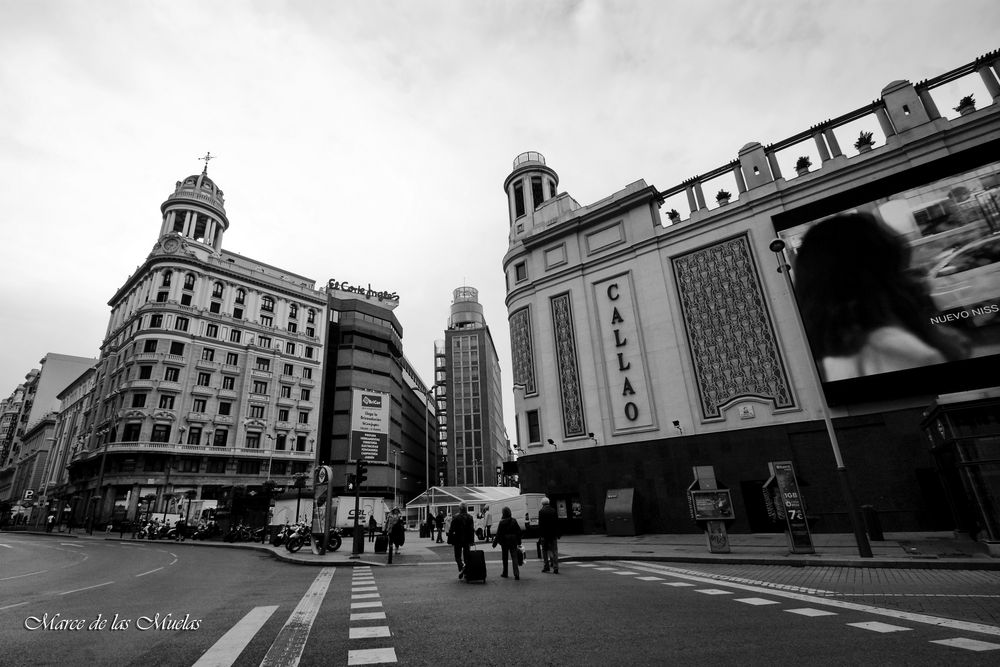 ...por la plaza del Callao 2...