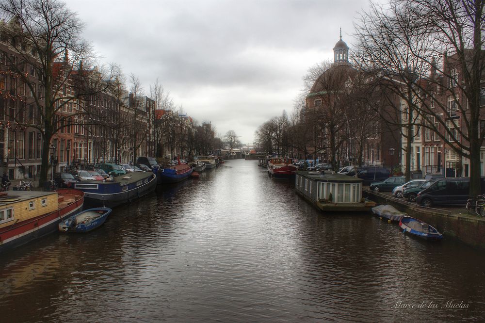 ...por los canales de Amsterdam...