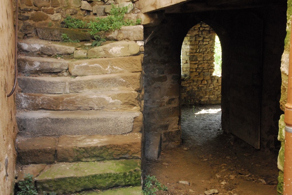 Porche et escalier à St andré de rosans