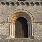 Porche et façade de l’Eglise Notre-Dame de Genouillé (Vienne) XIIIème siècle