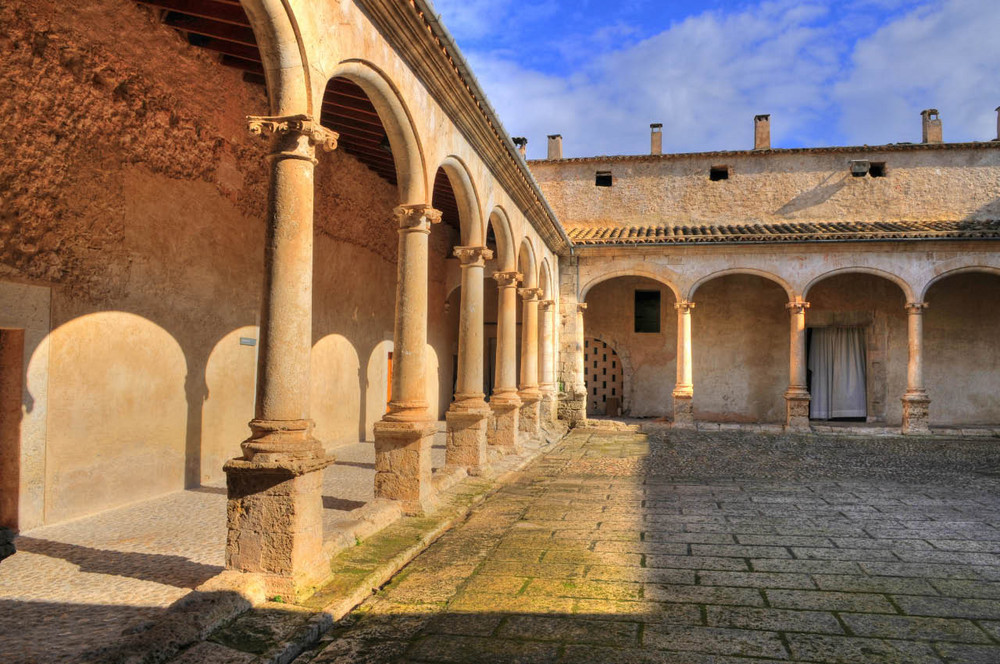 Porreres Innenhof Rathaus - HDR