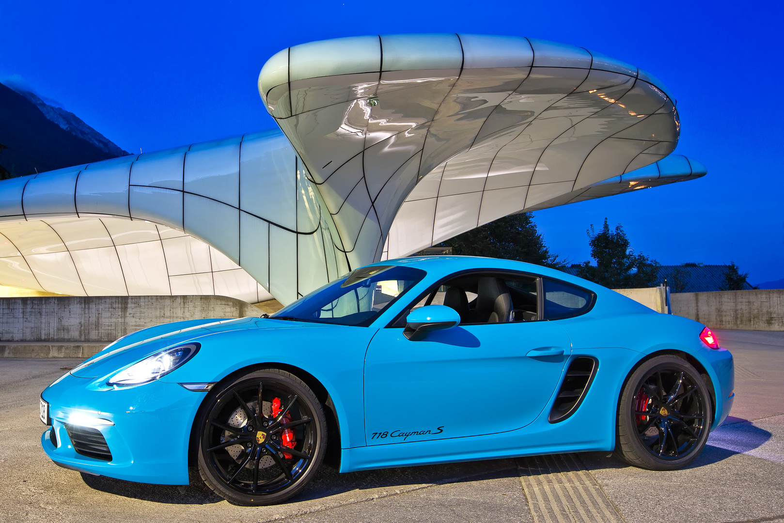 Porsche 718 Cayman S miamiblue