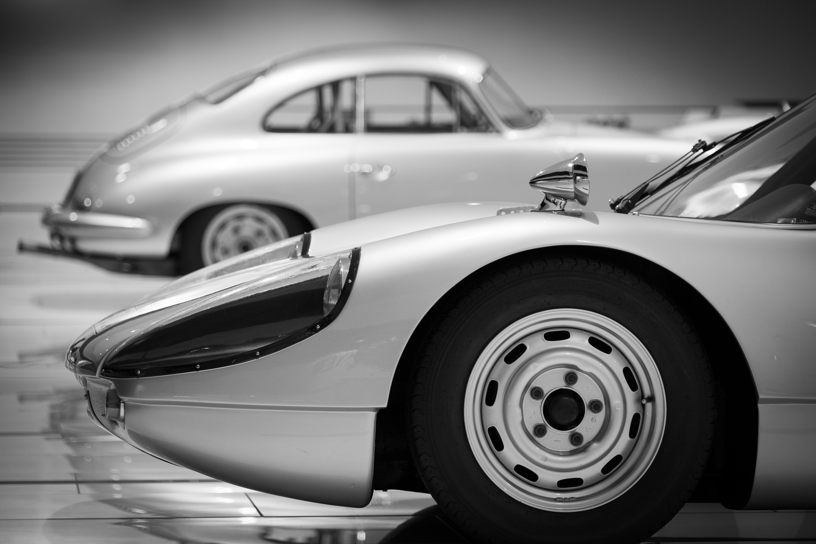 Porsche 904 GTS vor 356