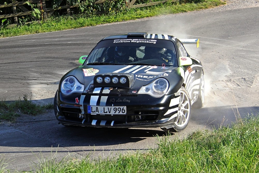 Porsche 911 GT3 mit kleinem Lampenbaum